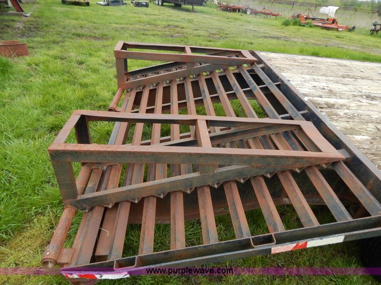 image for item G3187 1999 25'L gooseneck trailer