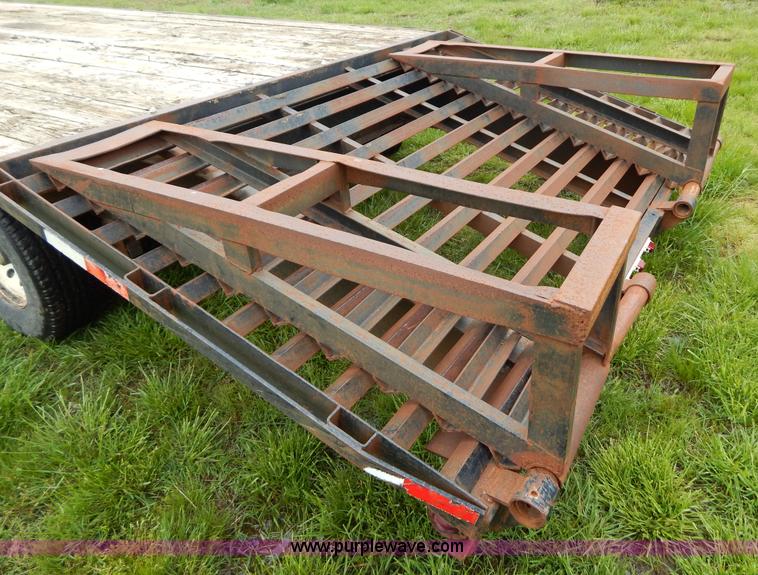 image for item G3187 1999 25'L gooseneck trailer