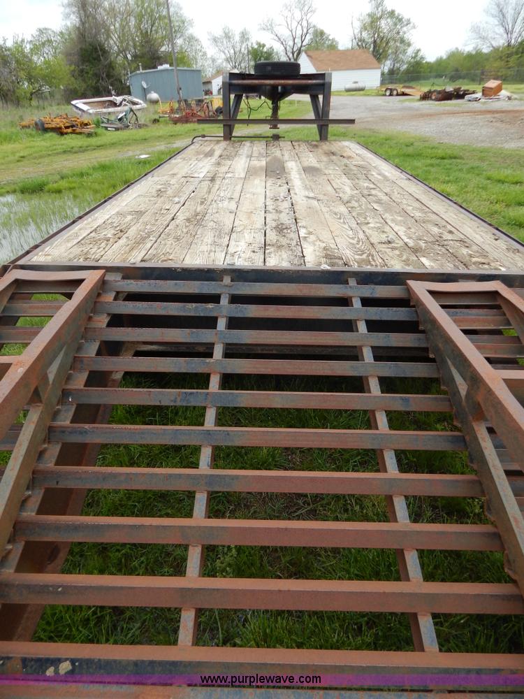 image for item G3187 1999 25'L gooseneck trailer