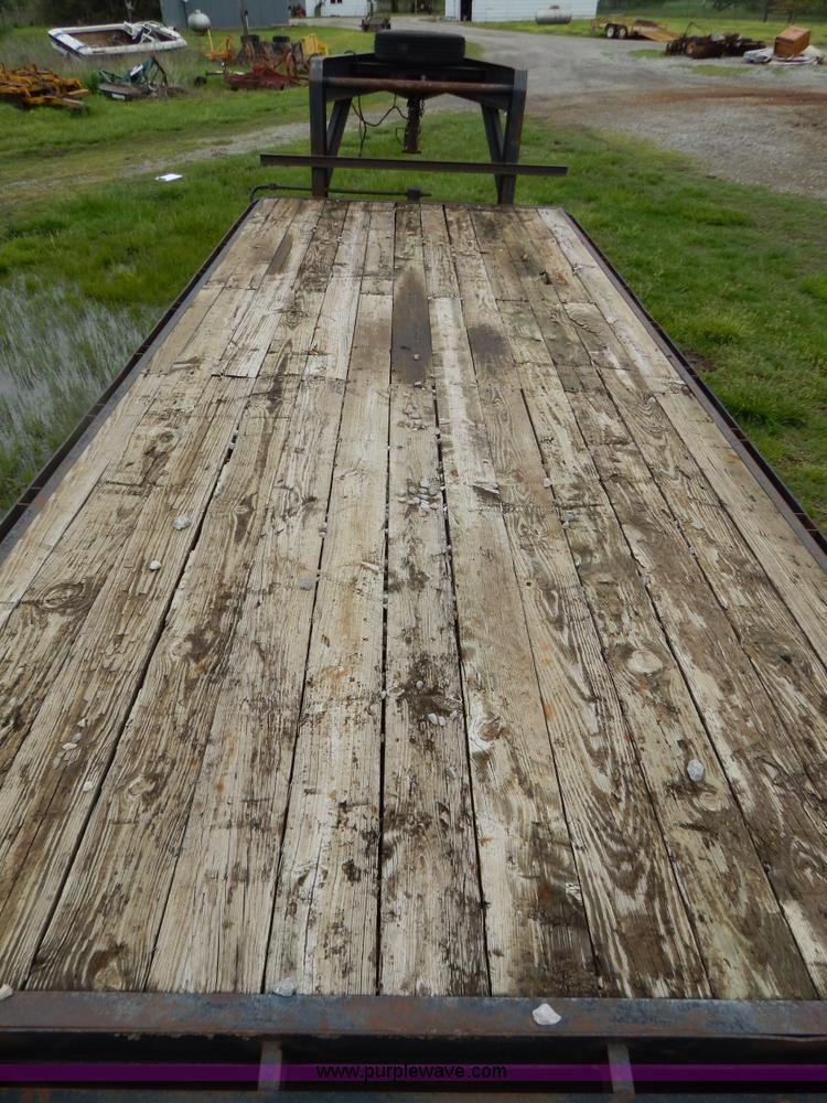 image for item G3187 1999 25'L gooseneck trailer