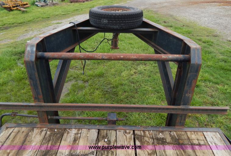 image for item G3187 1999 25'L gooseneck trailer