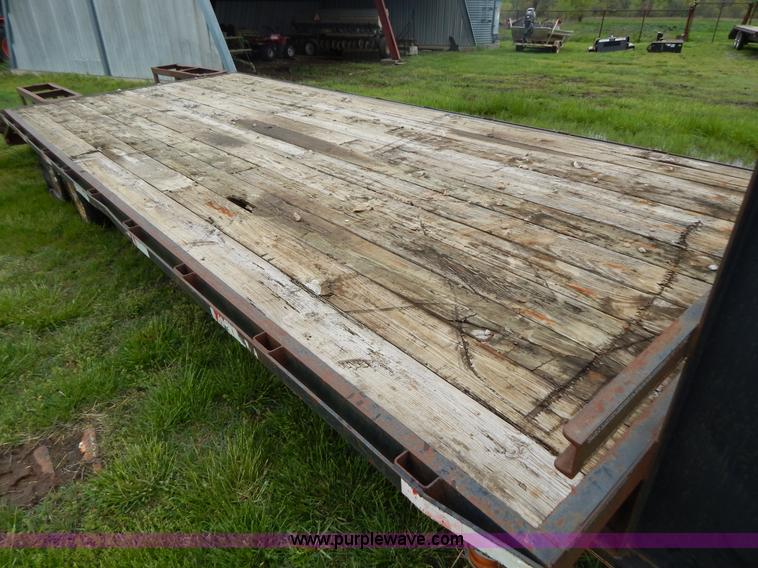 image for item G3187 1999 25'L gooseneck trailer