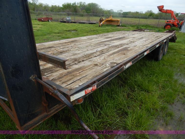 image for item G3187 1999 25'L gooseneck trailer