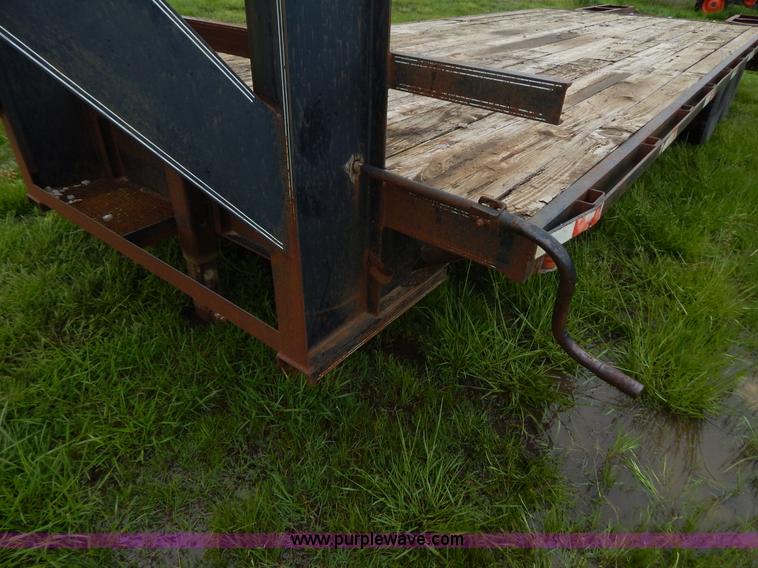 image for item G3187 1999 25'L gooseneck trailer