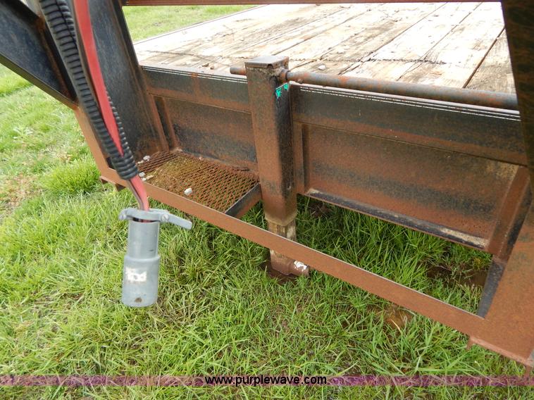image for item G3187 1999 25'L gooseneck trailer