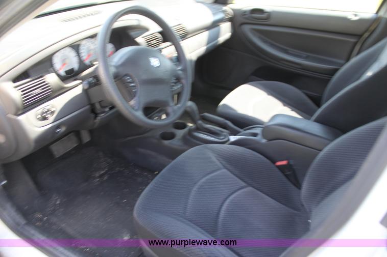 image for item G4118 2006 Dodge Stratus SXT