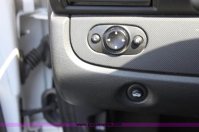 image for item G4118 2006 Dodge Stratus SXT