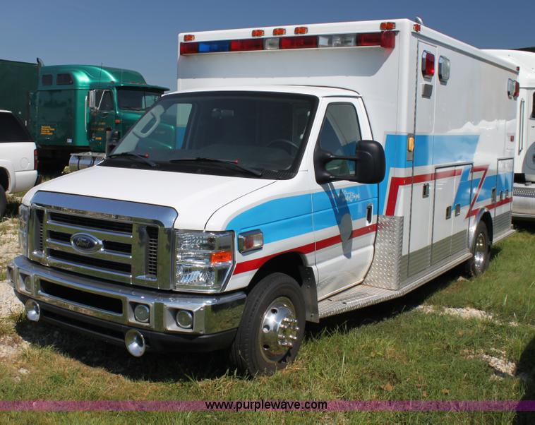 image for item G4119 2010 Ford Econoline E450 ambulance