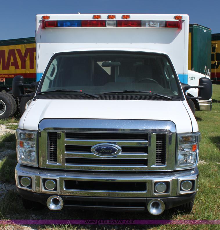 image for item G4119 2010 Ford Econoline E450 ambulance