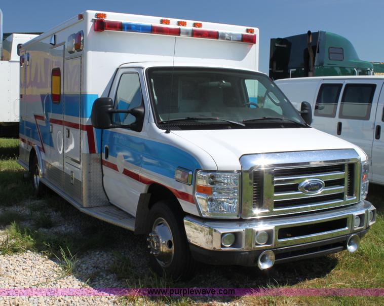 image for item G4119 2010 Ford Econoline E450 ambulance