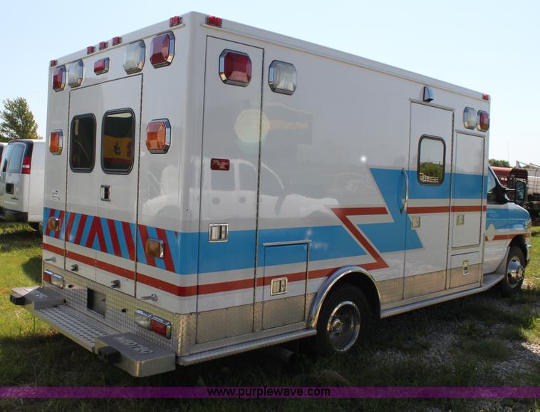 image for item G4119 2010 Ford Econoline E450 ambulance