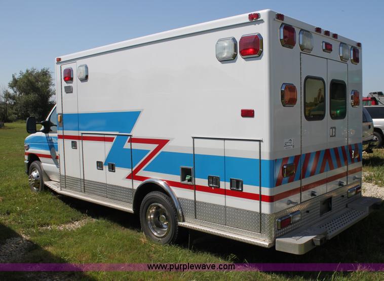 image for item G4119 2010 Ford Econoline E450 ambulance