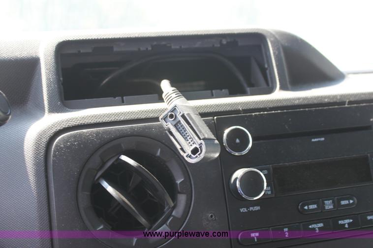 image for item G4119 2010 Ford Econoline E450 ambulance