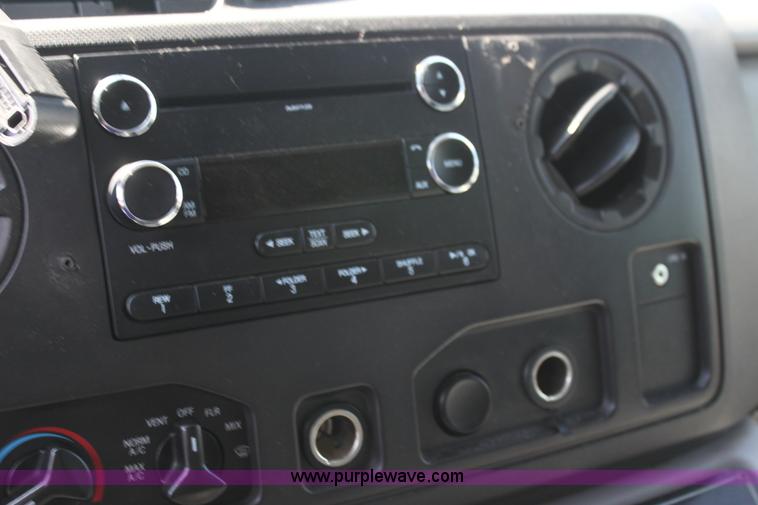 image for item G4119 2010 Ford Econoline E450 ambulance