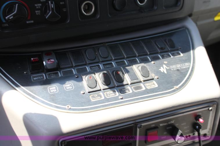 image for item G4119 2010 Ford Econoline E450 ambulance