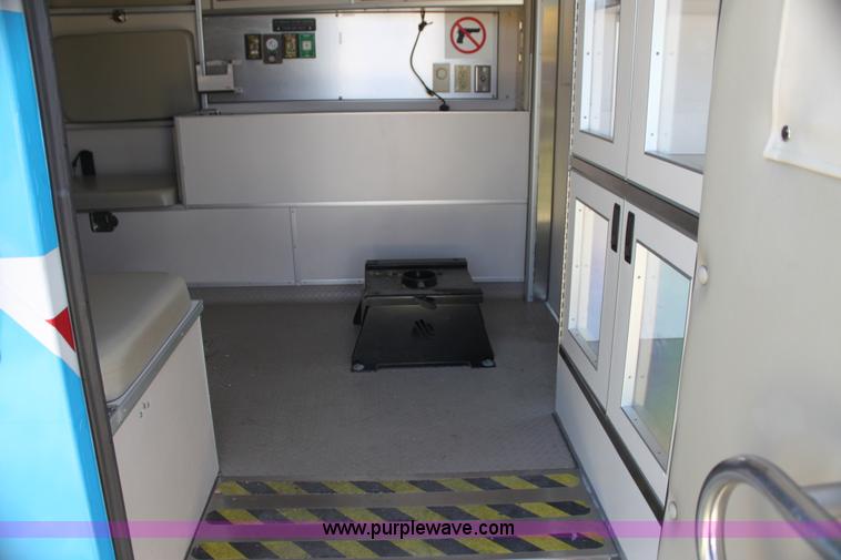 image for item G4119 2010 Ford Econoline E450 ambulance