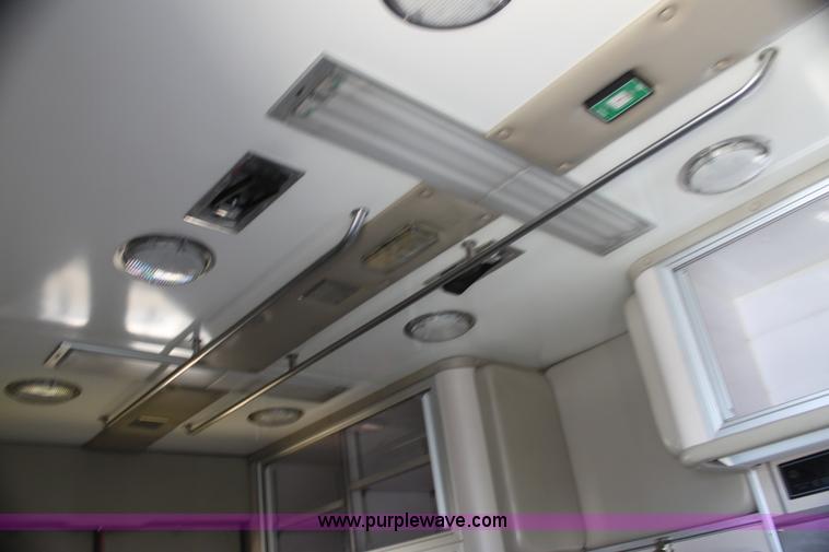 image for item G4119 2010 Ford Econoline E450 ambulance