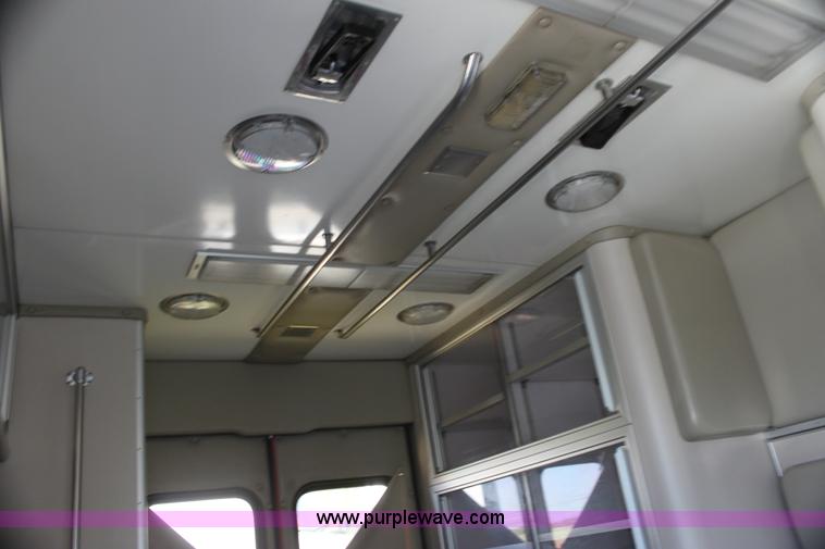 image for item G4119 2010 Ford Econoline E450 ambulance