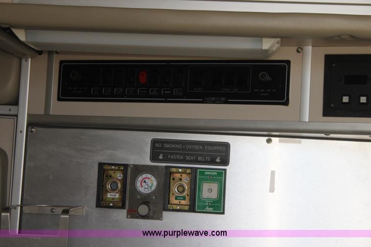 image for item G4119 2010 Ford Econoline E450 ambulance