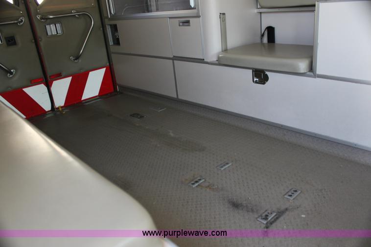 image for item G4119 2010 Ford Econoline E450 ambulance