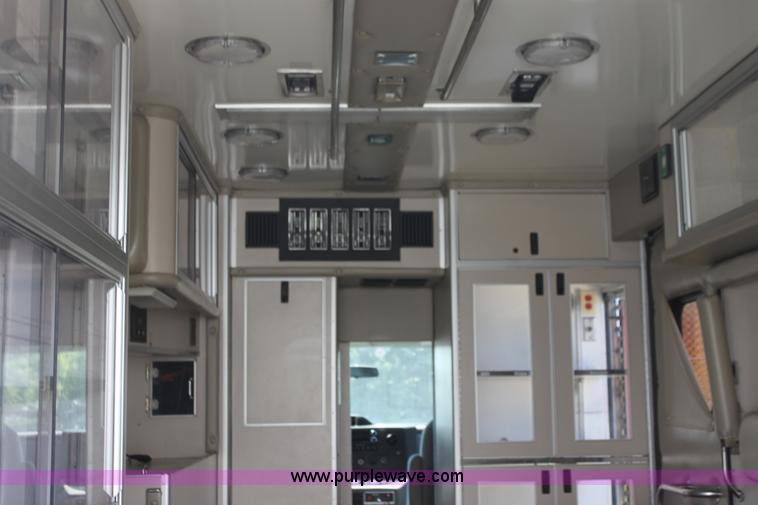 image for item G4119 2010 Ford Econoline E450 ambulance