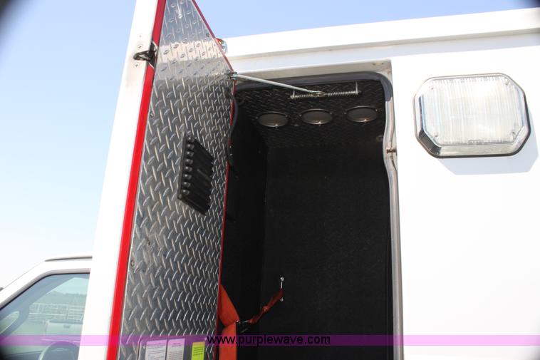 image for item G4119 2010 Ford Econoline E450 ambulance