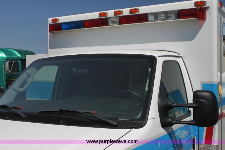 image for item G4119 2010 Ford Econoline E450 ambulance