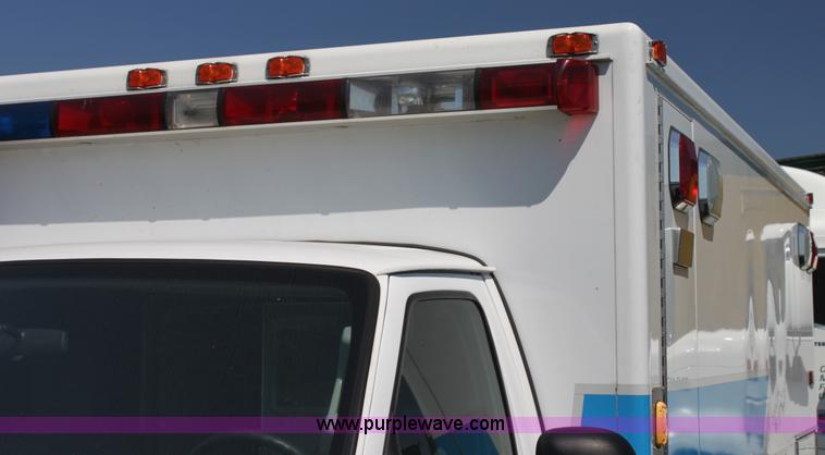 image for item G4119 2010 Ford Econoline E450 ambulance