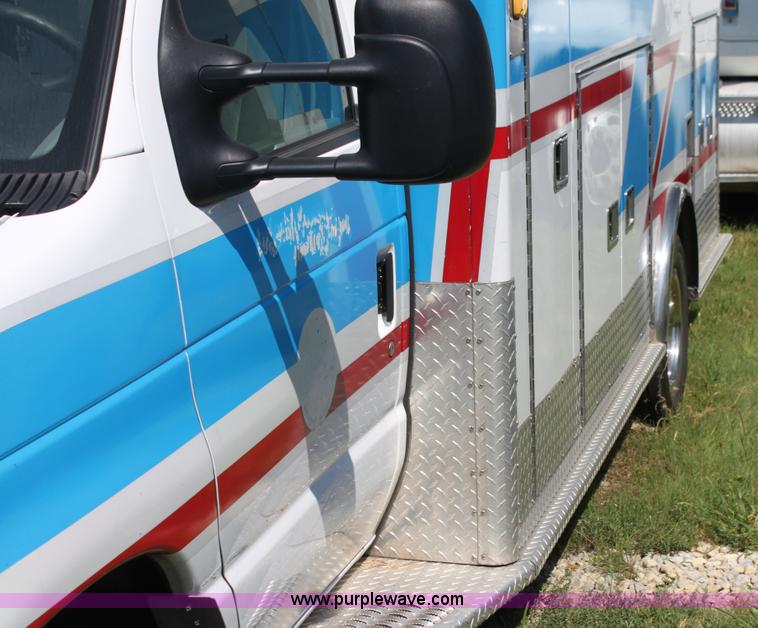 image for item G4119 2010 Ford Econoline E450 ambulance
