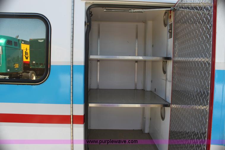 image for item G4119 2010 Ford Econoline E450 ambulance