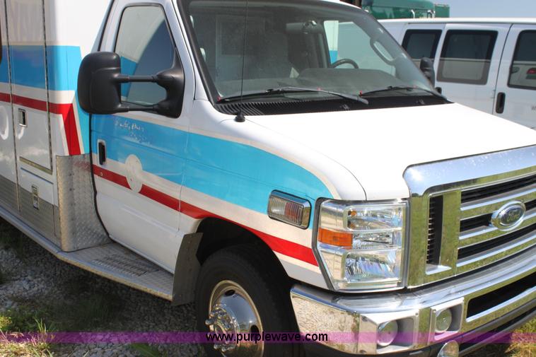 image for item G4119 2010 Ford Econoline E450 ambulance