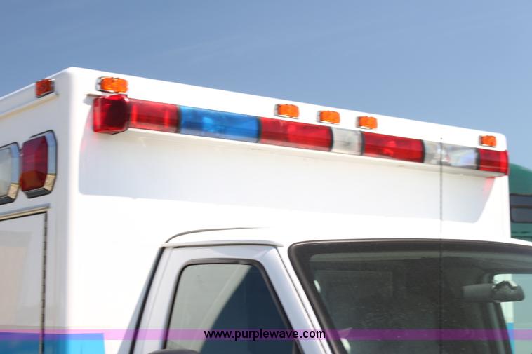 image for item G4119 2010 Ford Econoline E450 ambulance
