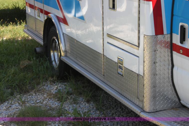 image for item G4119 2010 Ford Econoline E450 ambulance