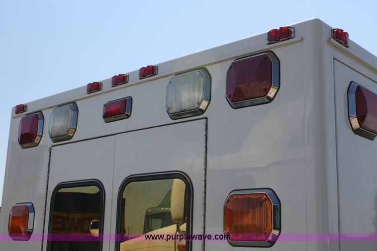 image for item G4119 2010 Ford Econoline E450 ambulance