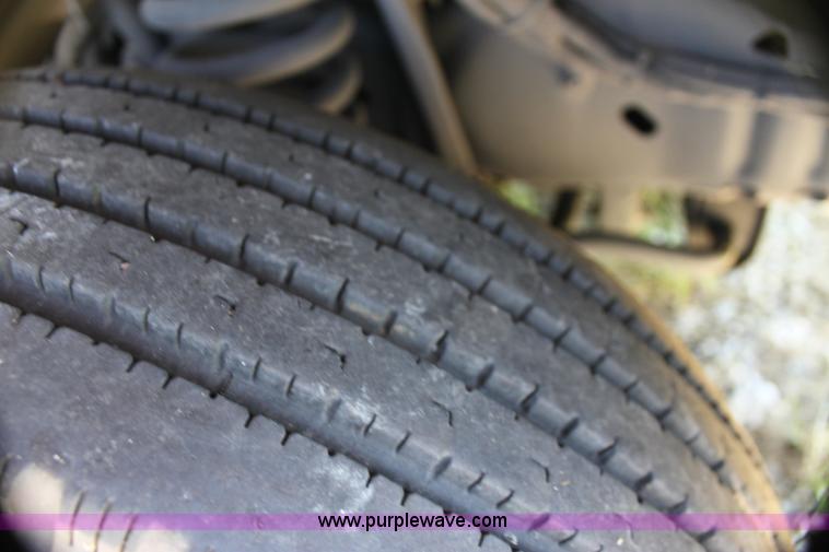 image for item G4119 2010 Ford Econoline E450 ambulance