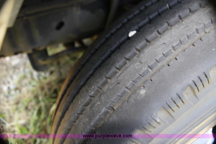 image for item G4119 2010 Ford Econoline E450 ambulance