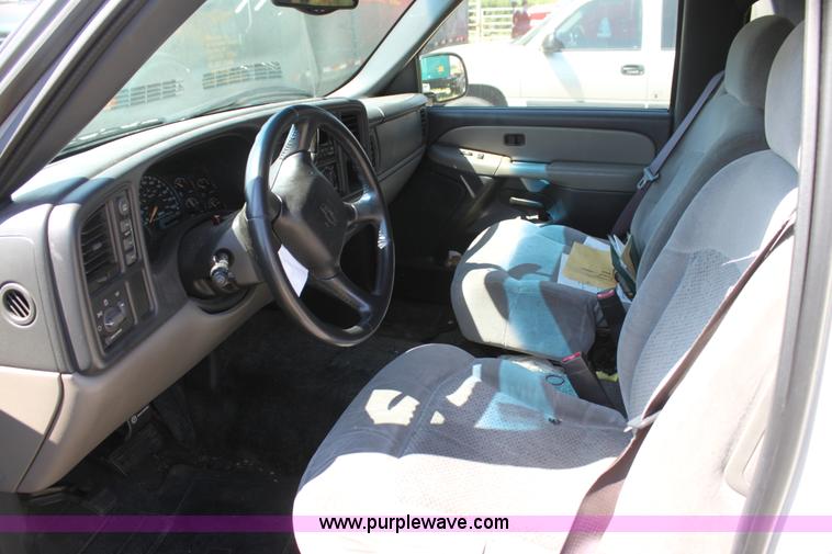 image for item G4120 2001 Chevrolet Suburban K2500 SUV