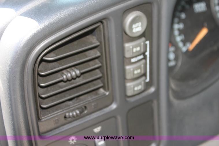 image for item G4120 2001 Chevrolet Suburban K2500 SUV