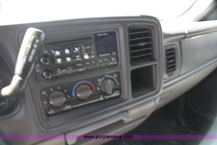 image for item G4120 2001 Chevrolet Suburban K2500 SUV