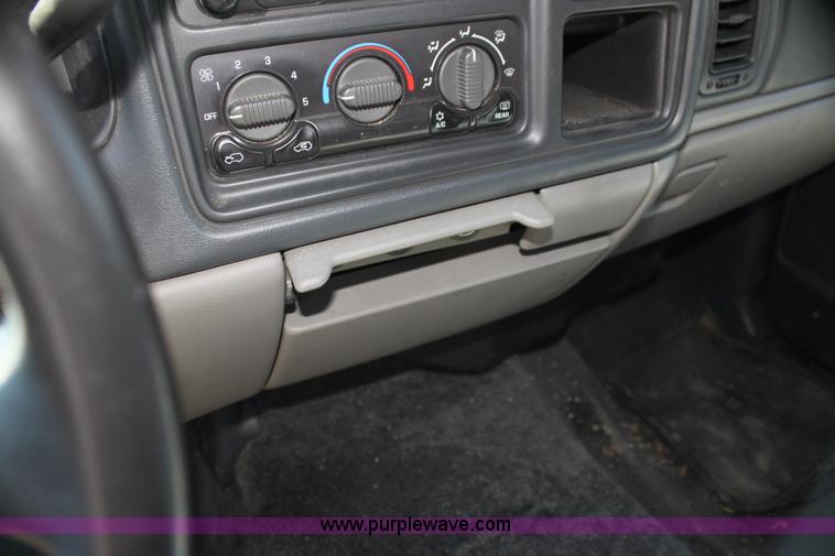 image for item G4120 2001 Chevrolet Suburban K2500 SUV