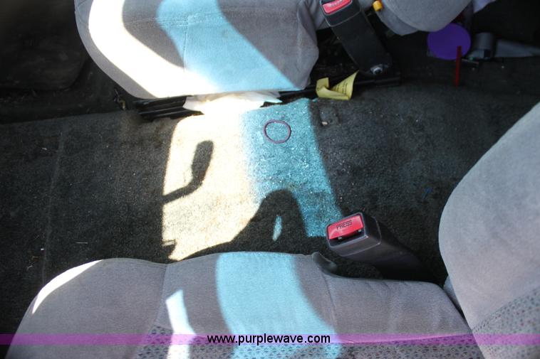 image for item G4120 2001 Chevrolet Suburban K2500 SUV