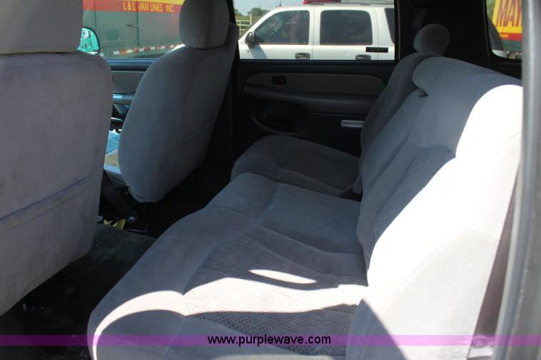 image for item G4120 2001 Chevrolet Suburban K2500 SUV