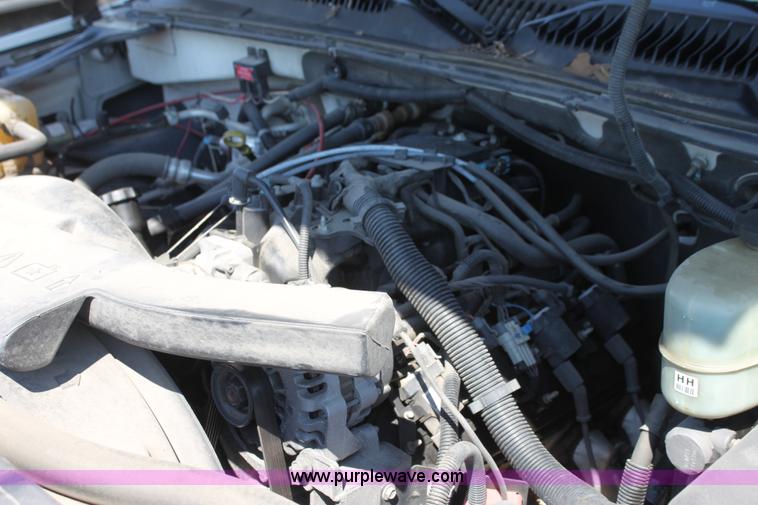 image for item G4120 2001 Chevrolet Suburban K2500 SUV