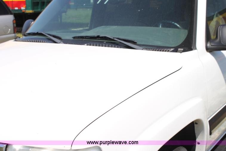 image for item G4120 2001 Chevrolet Suburban K2500 SUV