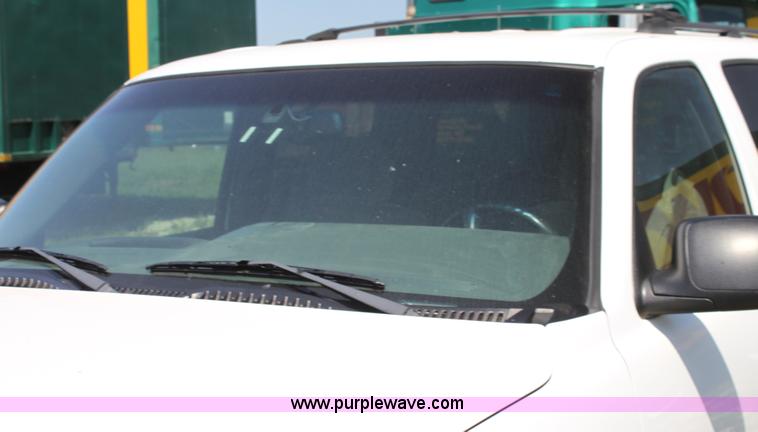 image for item G4120 2001 Chevrolet Suburban K2500 SUV