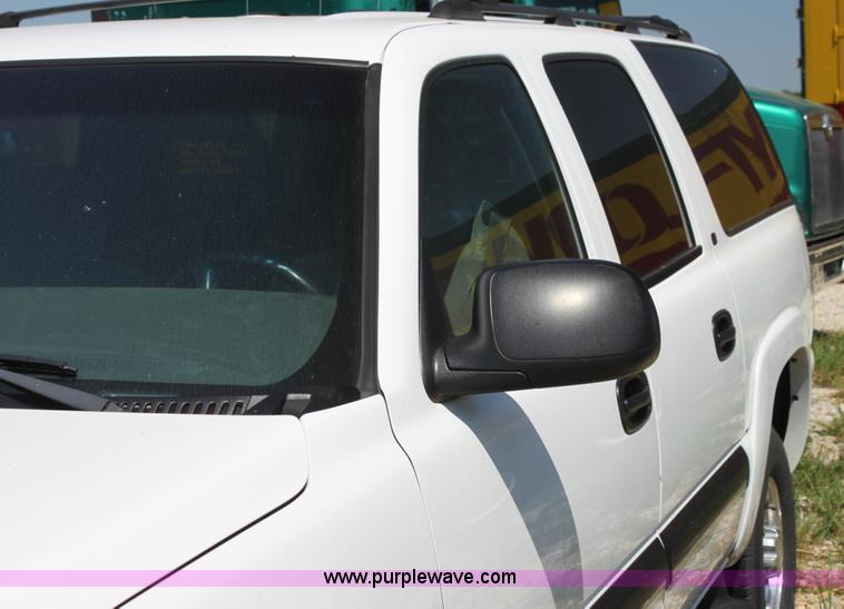 image for item G4120 2001 Chevrolet Suburban K2500 SUV
