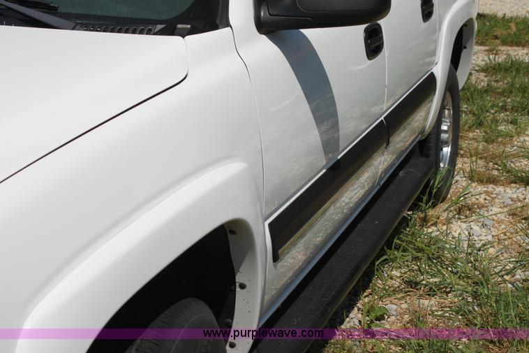 image for item G4120 2001 Chevrolet Suburban K2500 SUV