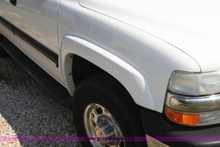 image for item G4120 2001 Chevrolet Suburban K2500 SUV