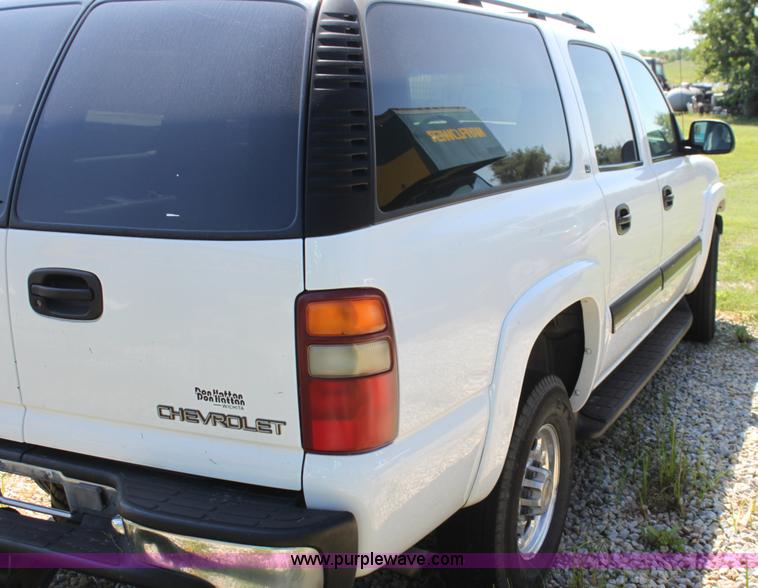 image for item G4120 2001 Chevrolet Suburban K2500 SUV