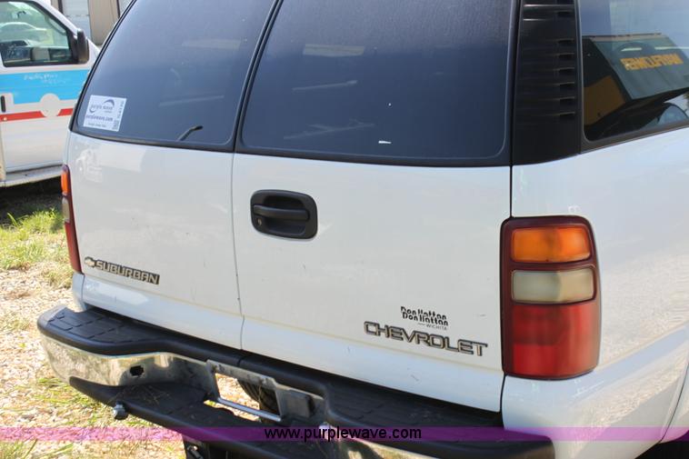 image for item G4120 2001 Chevrolet Suburban K2500 SUV